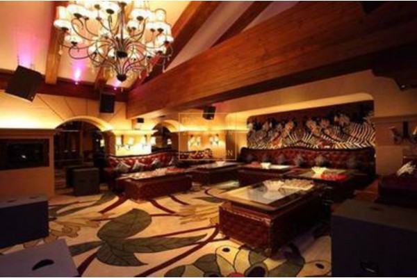 重庆大学城夜宵天堂，美食狂欢不停歇