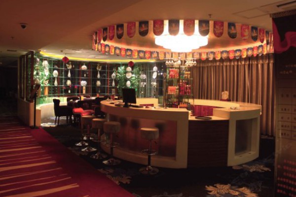 来洪崖洞，感受传统按摩的温柔力量